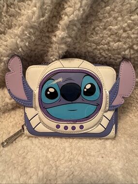 Loungefly Disney Lilo & Stitch Astronaut Stitch Zip Wallet Explorer 626